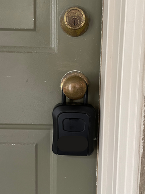 Lockbox Retrieval/Installation – Signs of an Agent